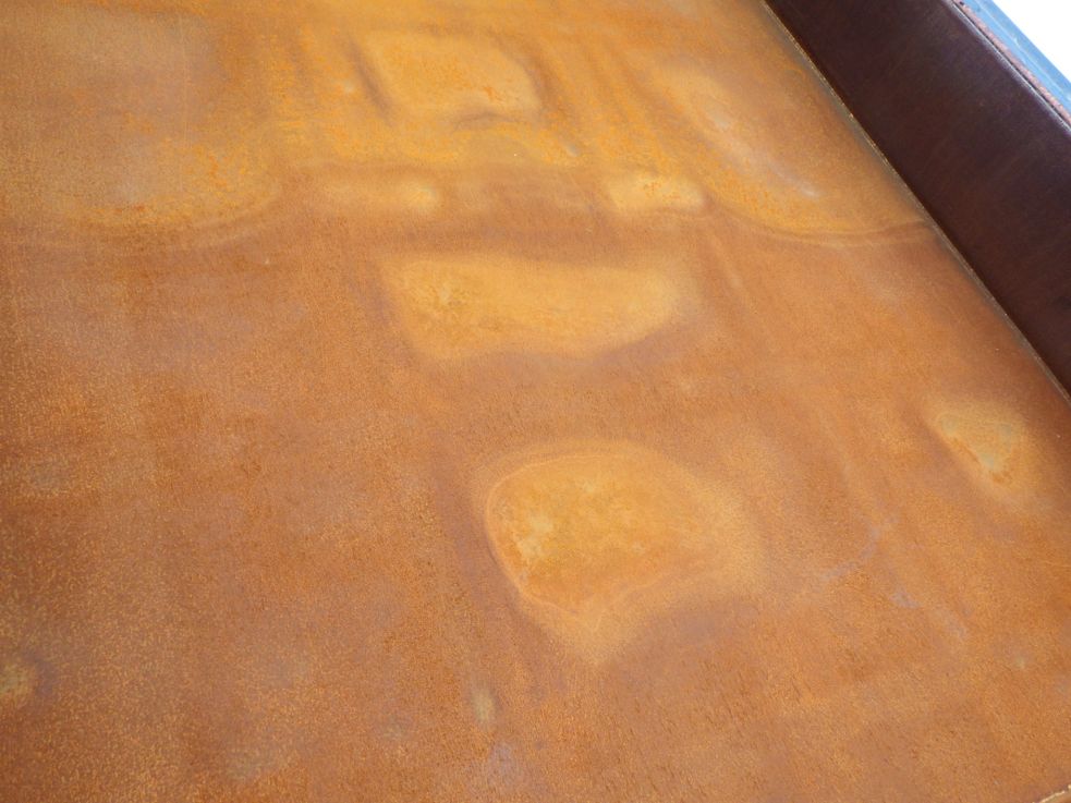 床鉄板にキズ・サビ・ヘコミがあります。|いすゞ フォワード 2RG-FRR90S1(2WD)の写真30