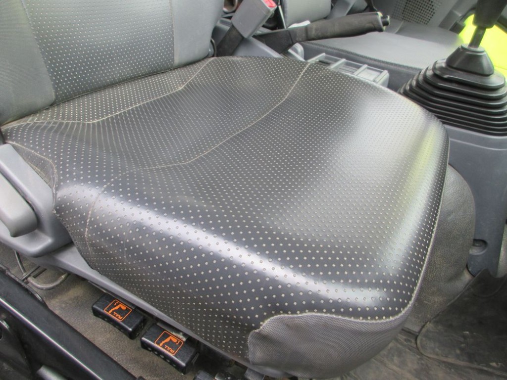 運転席座面にヘタリがあります。|いすゞ フォワード 2RG-FRR90S1(2WD)の写真34