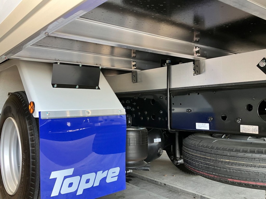 シャシとネタの状態です。ネタはアルミ製です|三菱 ファイター 2KG-FK65F(2WD)の写真6