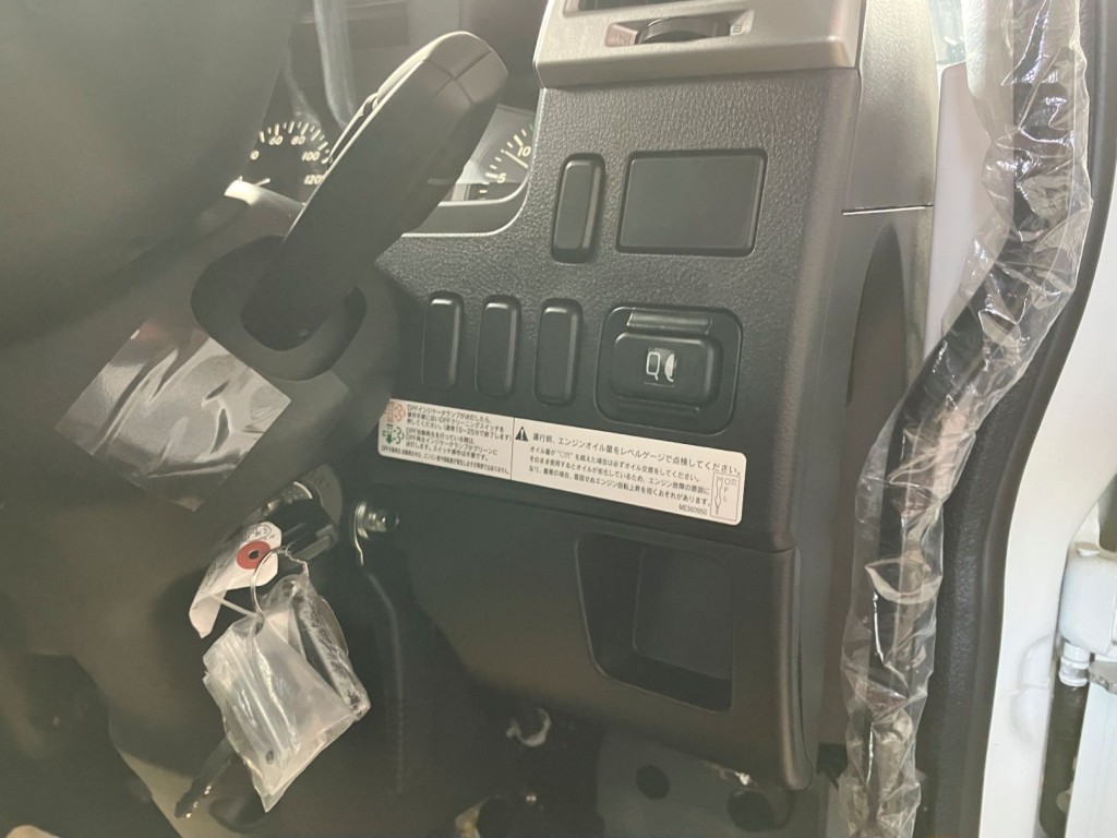 スイッチ類です。|三菱 ファイター 2KG-FK65F(2WD)の写真27