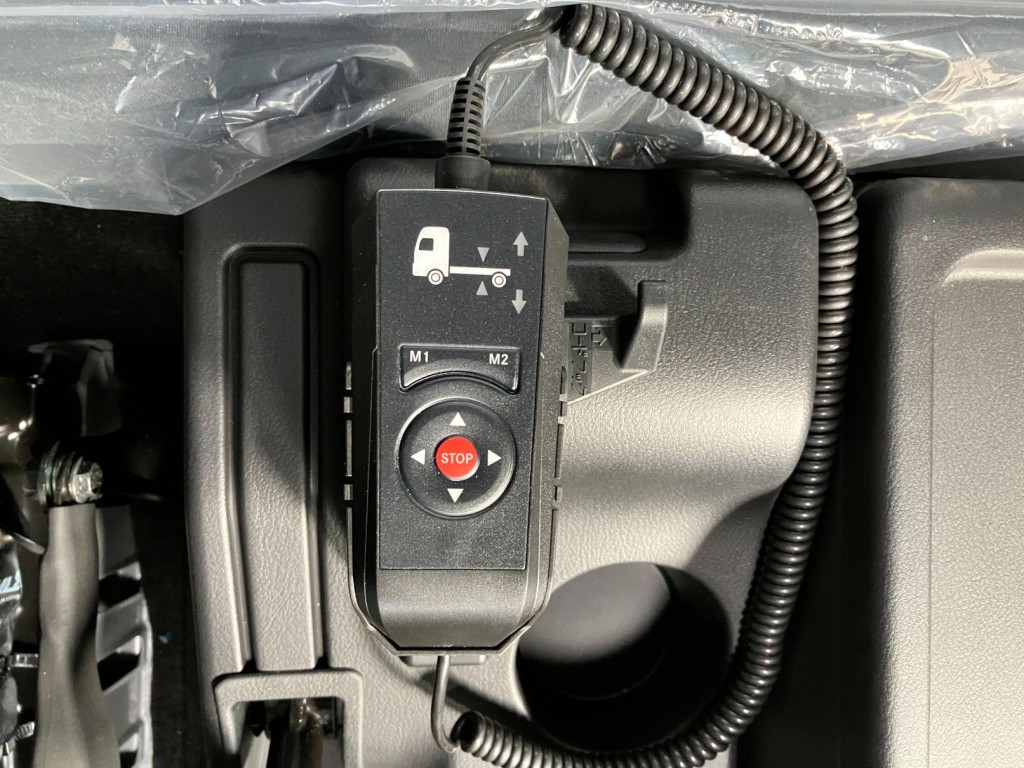 エアサスのコントローラーです。|三菱 ファイター 2KG-FK65F(2WD)の写真28