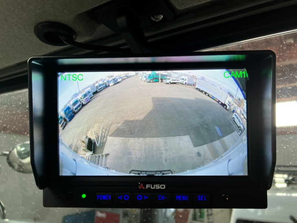 液晶バックモニター付きです。|三菱 ファイター 2KG-FK65F(2WD)の写真29