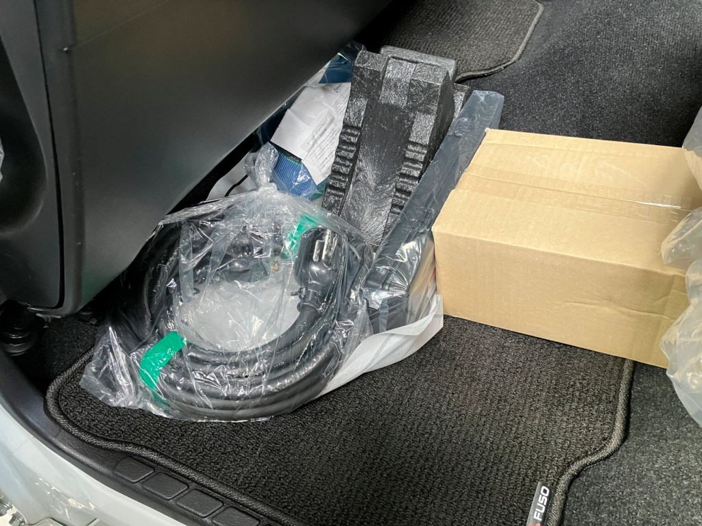 付属品です。スタンバイコード付きです|三菱 ファイター 2KG-FK65F(2WD)の写真30