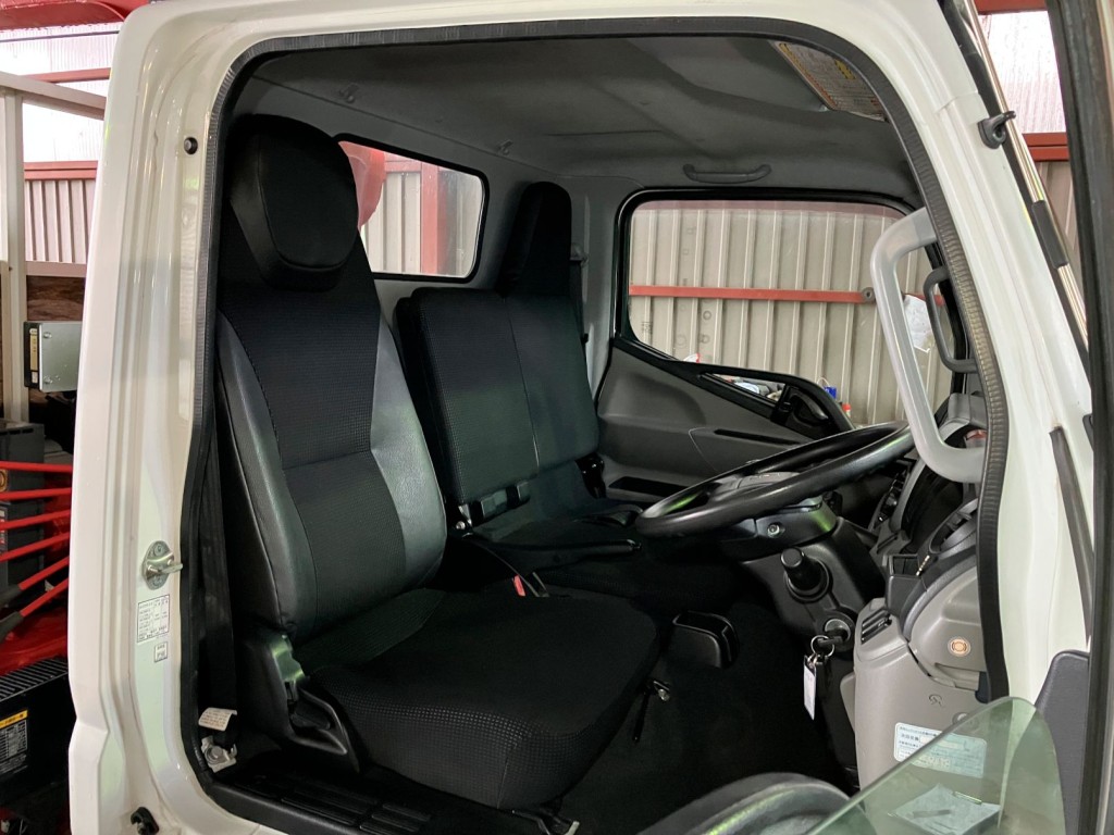 三菱 キャンター TPG-FEA50(2WD)の写真5