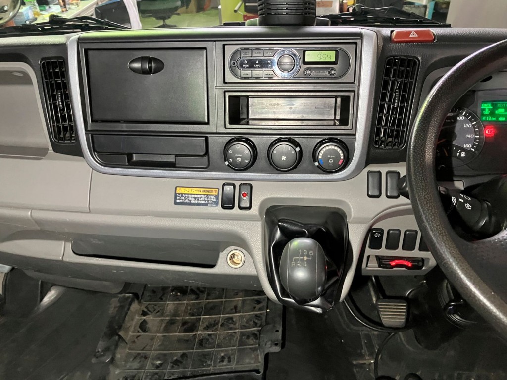 三菱 キャンター TPG-FEA50(2WD)の写真15