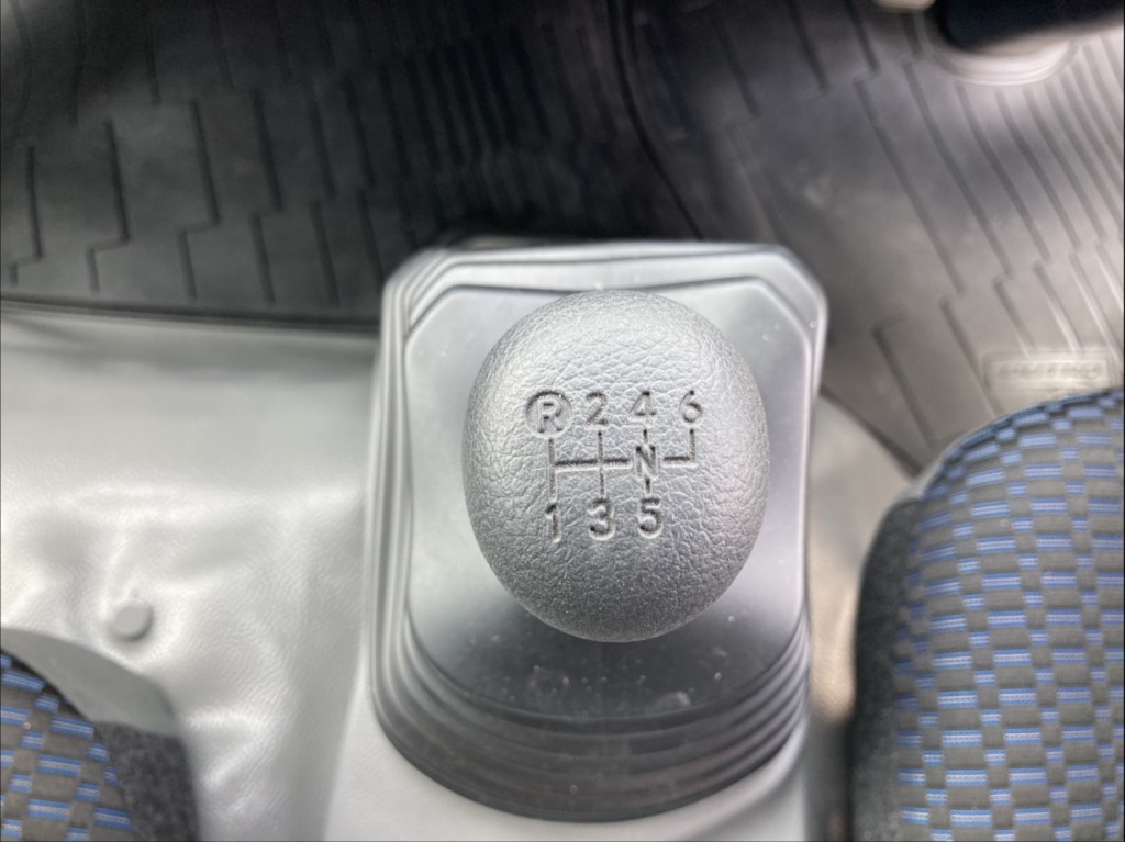 6速です。|日野 デュトロ 2KG-XZU712M(2WD)の写真28