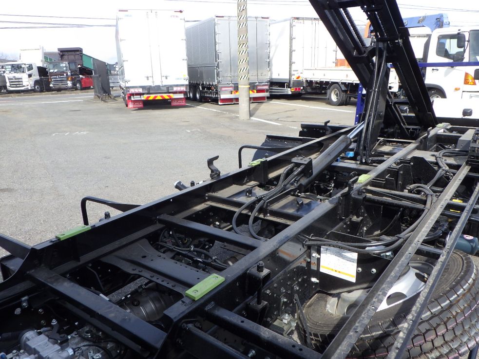 シャーシの状態です。|三菱 キャンター 2PG-FEB90(2WD)の写真11