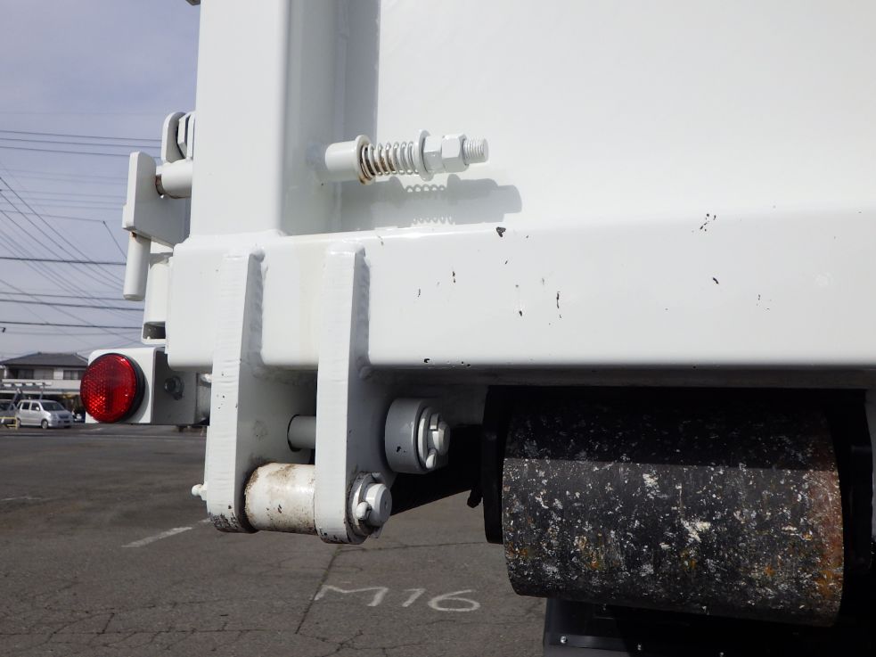 歩み板ににキズがあります。|三菱 キャンター 2PG-FEB90(2WD)の写真20