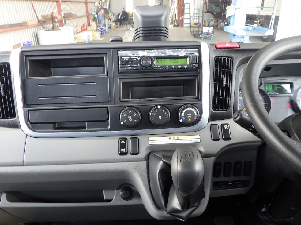 パネル周りの状態です。|三菱 キャンター 2PG-FEB90(2WD)の写真39