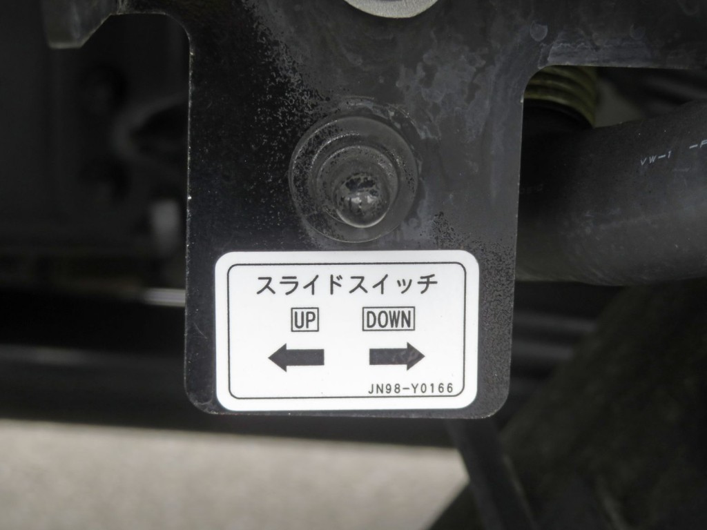 上物操作スイッチです。|三菱 キャンター 2PG-FEB90(2WD)の写真15