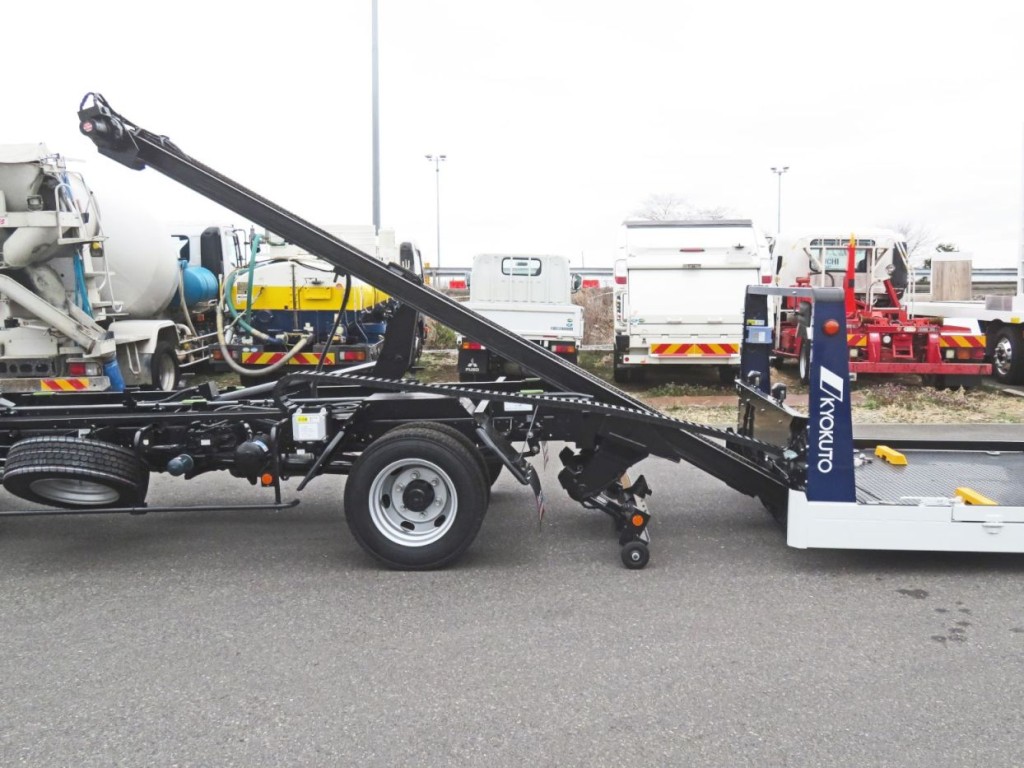 三菱 キャンター 2PG-FEB90(2WD)の写真16