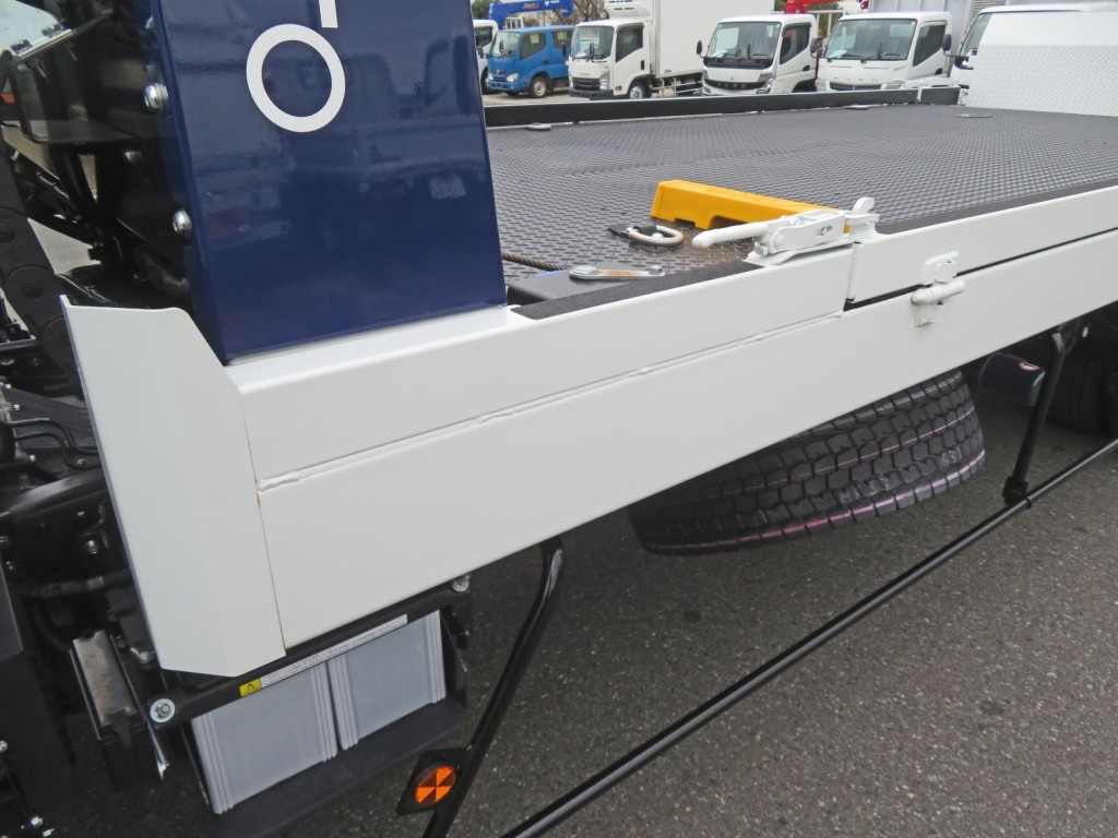 前方のあおりの開く位置です。|三菱 キャンター 2PG-FEB90(2WD)の写真17