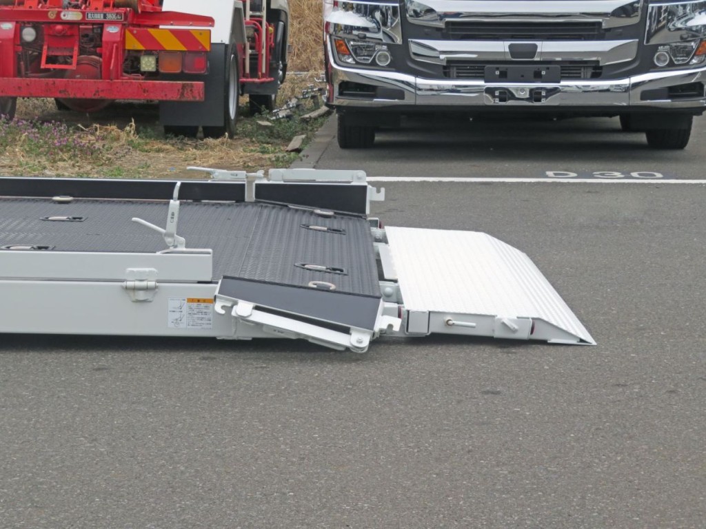 サイドレール後方は開閉で来ます。|三菱 キャンター 2PG-FEB90(2WD)の写真19