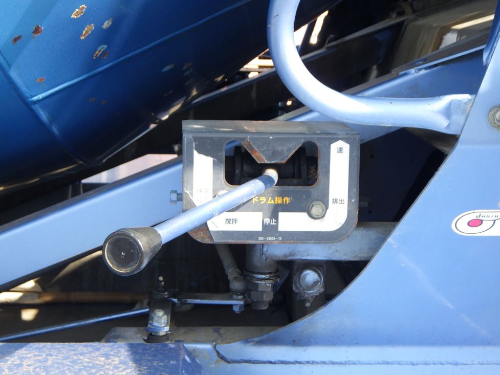 助手席側の操作レバーです。|三菱 ファイター QKG-FK72FZの写真15