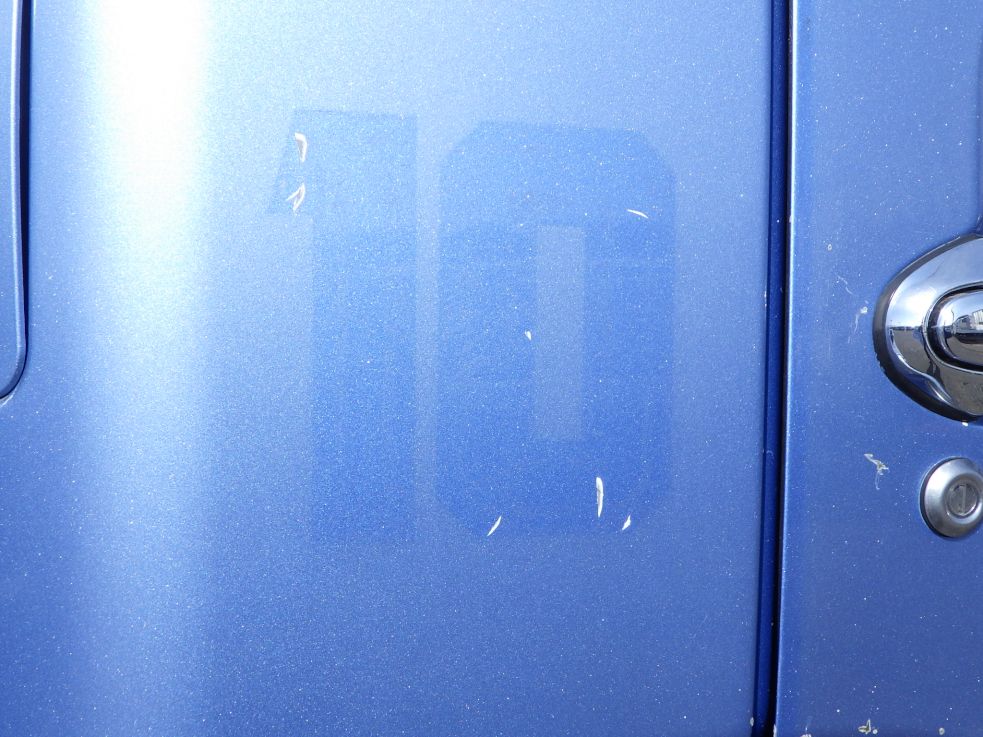 左右のクォーターパネルにキズ・看板跡があります。|三菱 ファイター QKG-FK72FZの写真28