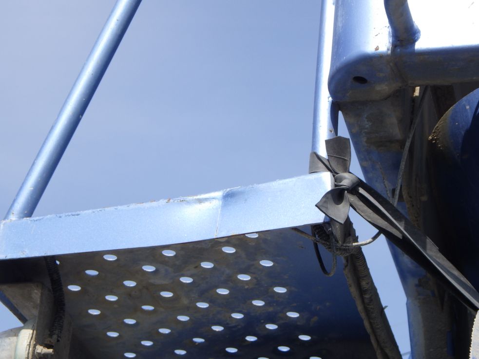 助手席側足場にキズ・ヘコミがあります。|三菱 ファイター QKG-FK72FZの写真31