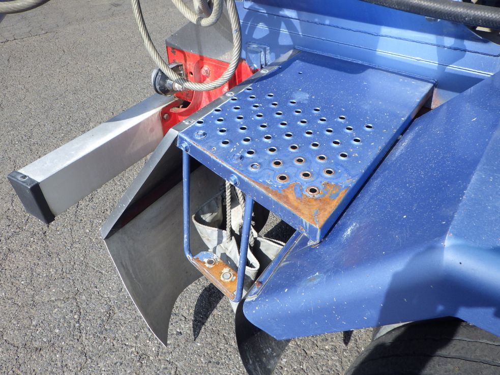 左右の足場にサビがあります。|三菱 ファイター QKG-FK72FZの写真32