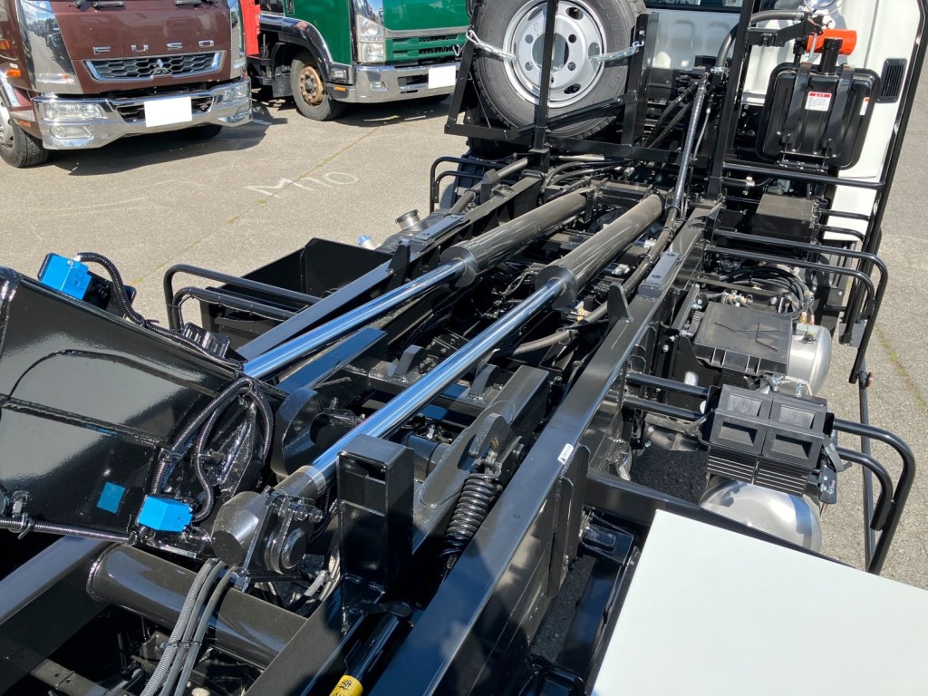 ツインシリンダーです。|三菱 ファイター 2KG-FK72F(2WD)の写真8