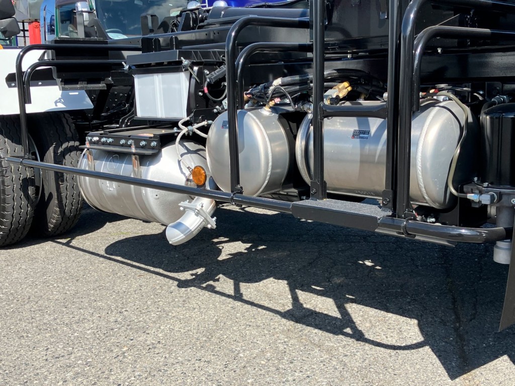 サイドバンパーは鉄製です。|三菱 ファイター 2KG-FK72F(2WD)の写真16