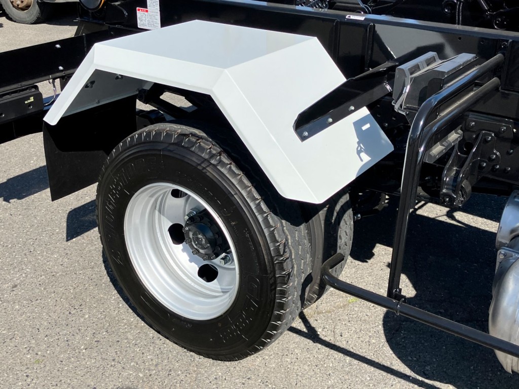 リヤフェンダーは鉄製です。|三菱 ファイター 2KG-FK72F(2WD)の写真17