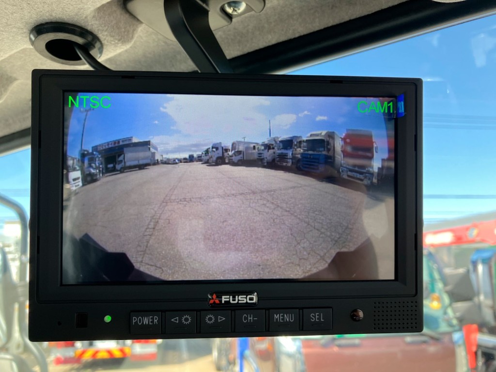 液晶バックモニター付きです。|三菱 ファイター 2KG-FK72F(2WD)の写真25