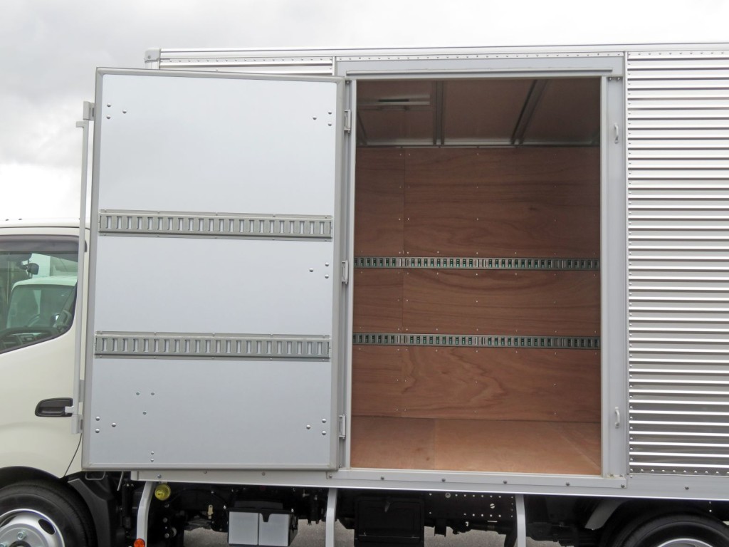 前方開閉式です。|日野 デュトロ 2KG-XZU710M(2WD)の写真10