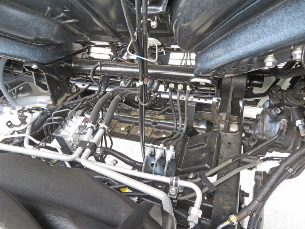 キャブ下に軽い置きサビがあります。|日野 デュトロ 2KG-XZU710M(2WD)の写真15