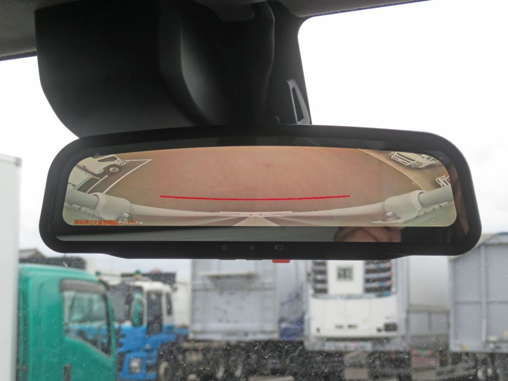 液晶バックモニター付きです。(走行時はルームミラーに戻ります)|日野 デュトロ 2KG-XZU710M(2WD)の写真23