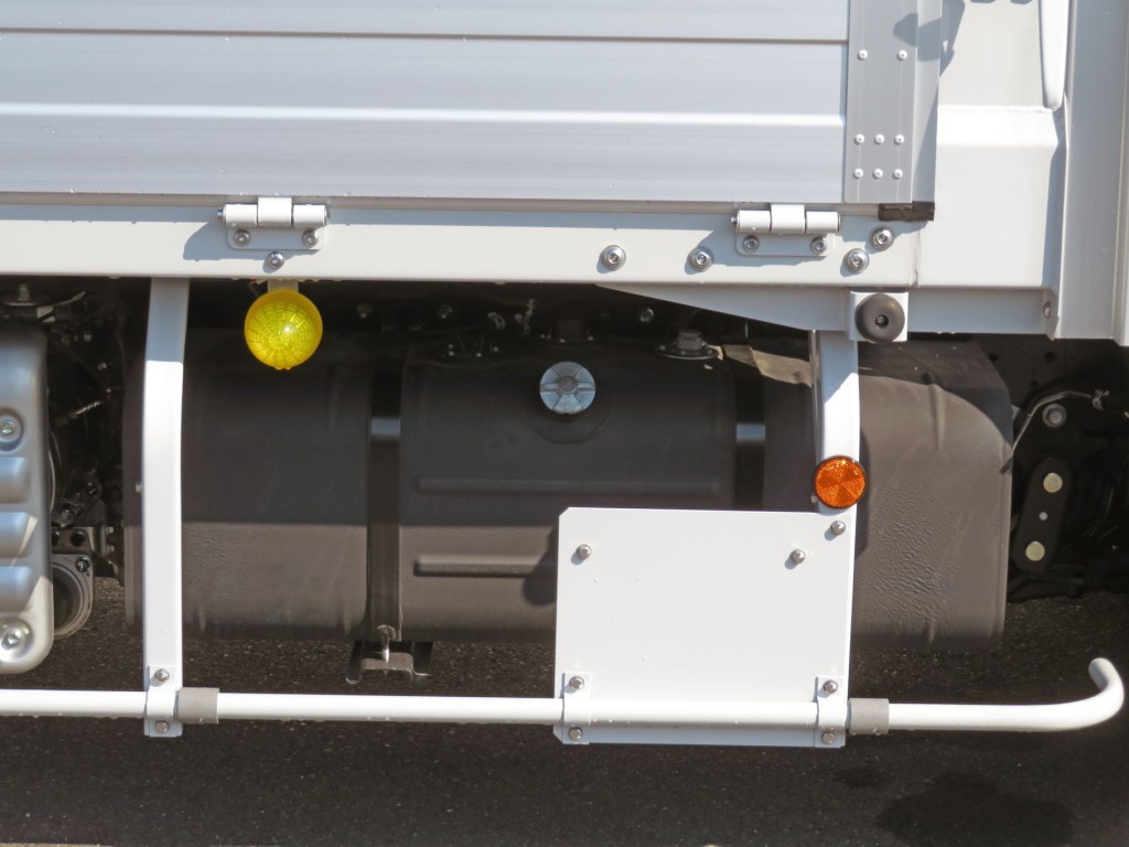 燃料タンクは100Lです。|日野 デュトロ 2KG-XZU712M(2WD)の写真9