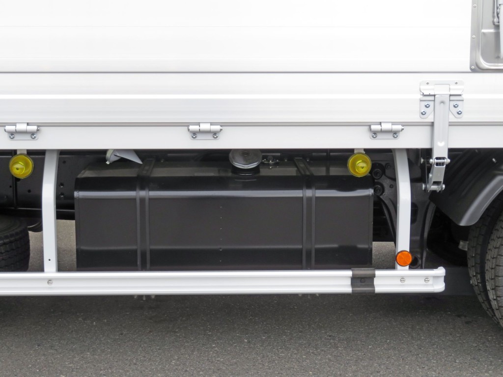 燃料タンクは200Lです。|日野 レンジャー 2PG-FD2ABG(2WD)の写真13