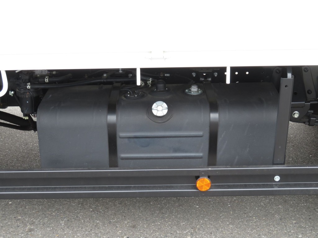 燃料タンクは100Lです。|日野 デュトロ 2KG-XZU712M(2WD)の写真16