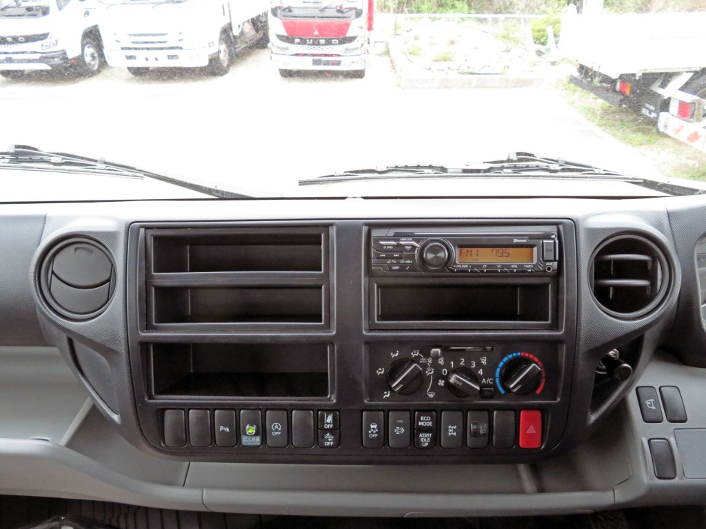 インパネ周りの状態です。|日野 デュトロ 2KG-XZU712M(2WD)の写真18