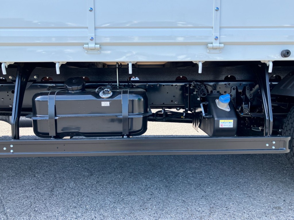 燃料タンクは100Lです。|三菱 ファイター 2KG-FK62F(2WD)の写真13