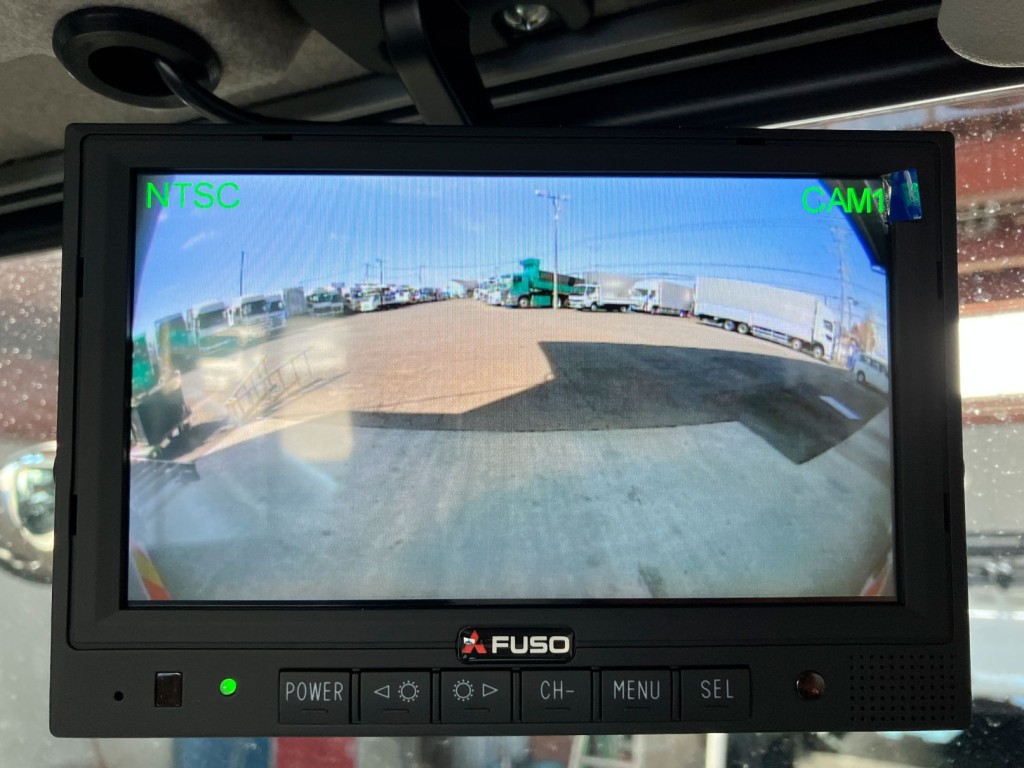 液晶バックモニター付きです。|三菱 ファイター 2KG-FK62F(2WD)の写真16