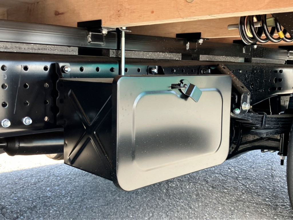 工具箱は鉄製です。|三菱 キャンター 2RG-FEB50(2WD)の写真12