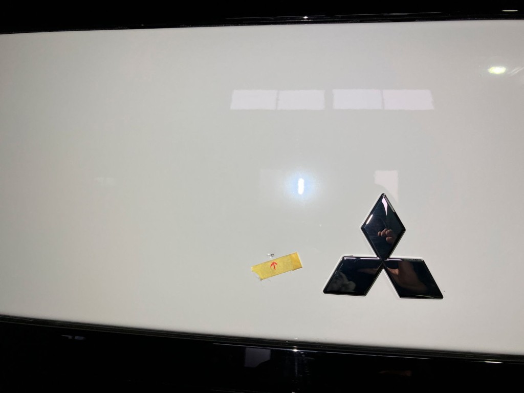 フロントパネルに飛び石があります。|三菱 キャンター 2RG-FEB50(2WD)の写真14