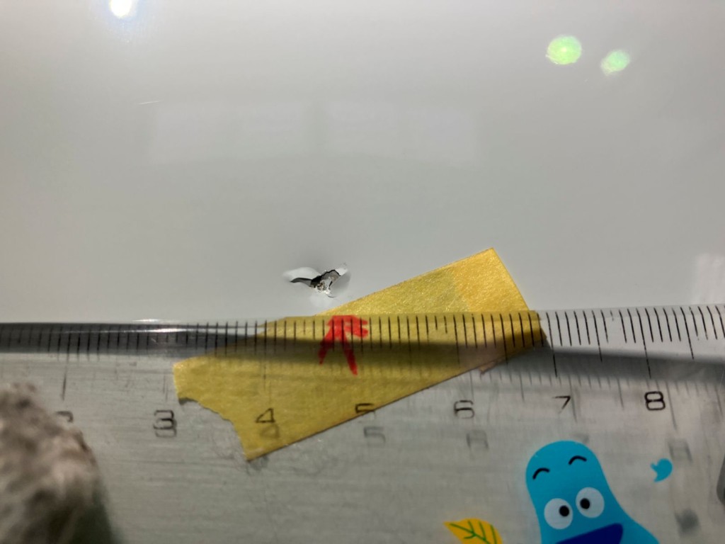 フロントパネルに飛び石があります。|三菱 キャンター 2RG-FEB50(2WD)の写真15