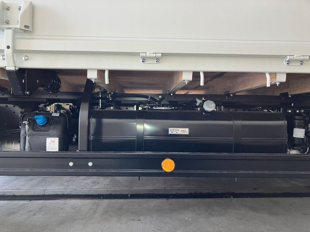 燃料タンクは100Lです。|三菱 キャンター 2RG-FEB50(2WD)の写真16