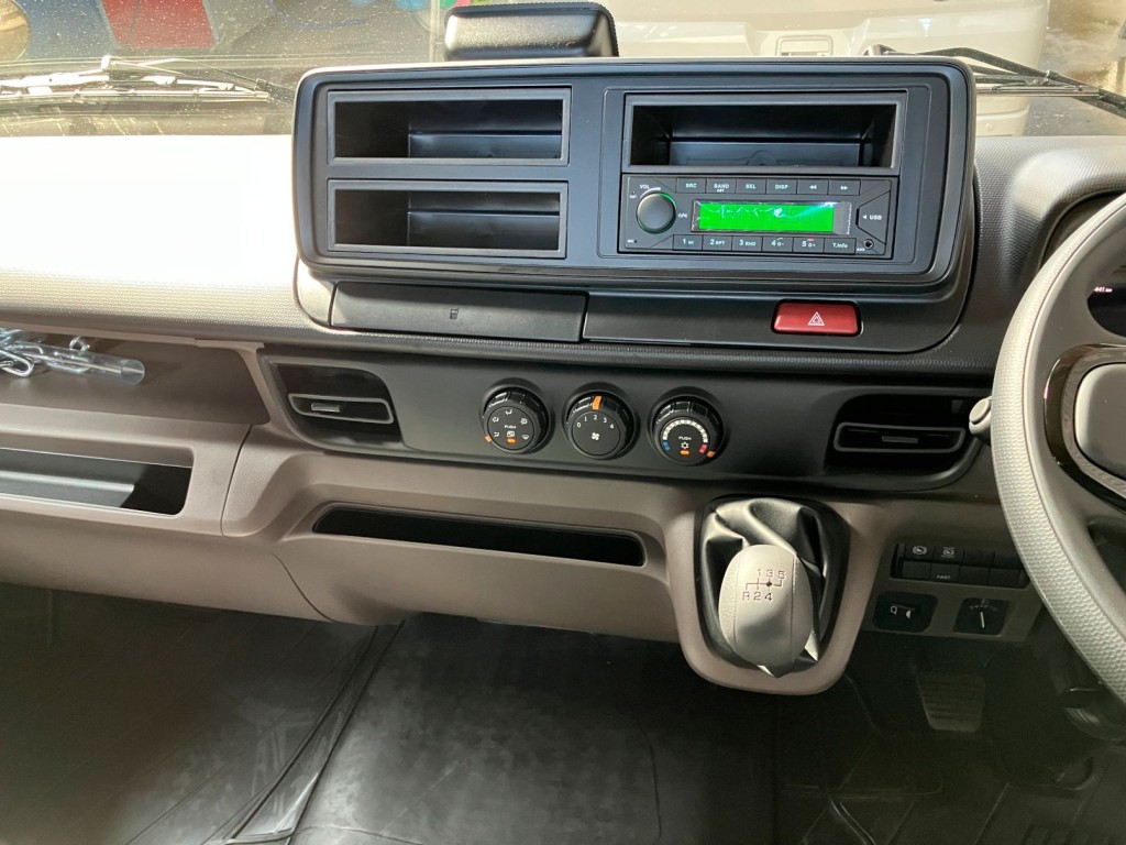 パネル周りの状態です。|三菱 キャンター 2RG-FEB50(2WD)の写真17