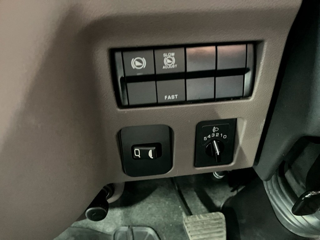 スイッチ類です。|三菱 キャンター 2RG-FEB50(2WD)の写真18