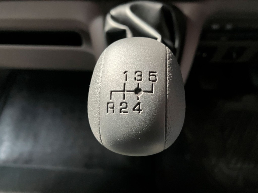 5速マニュアルです。|三菱 キャンター 2RG-FEB50(2WD)の写真22