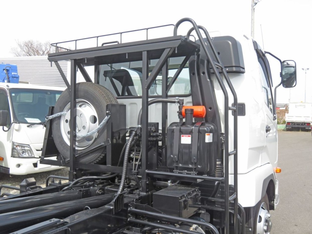 三菱 ファイター 2KG-FK62F(2WD)の写真9