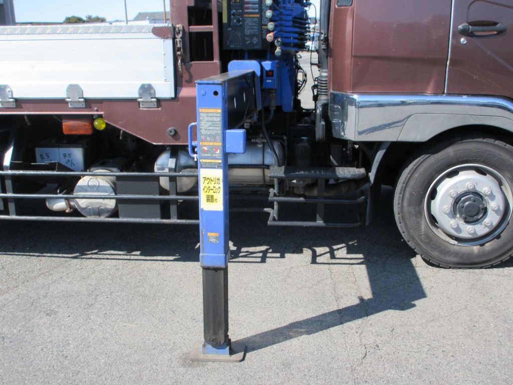 アウトリガーは差し違い式です。|三菱 ファイター QKG-FK62FZの写真11