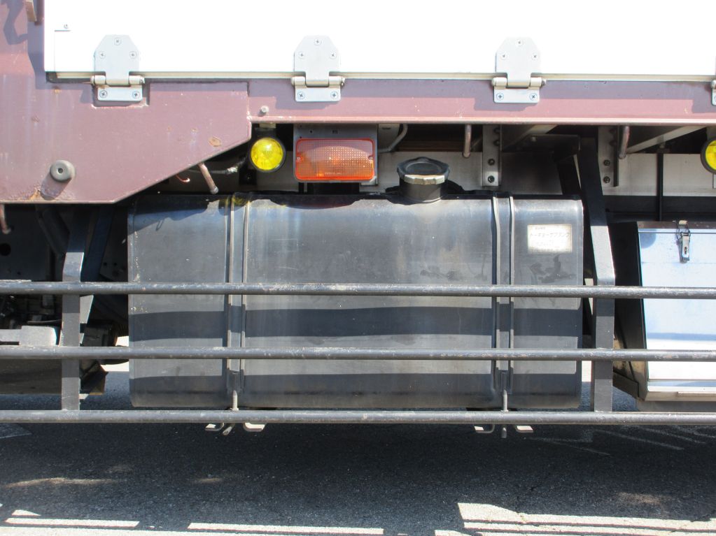 燃料タンクは２００Lです。|三菱 ファイター QKG-FK62FZの写真17