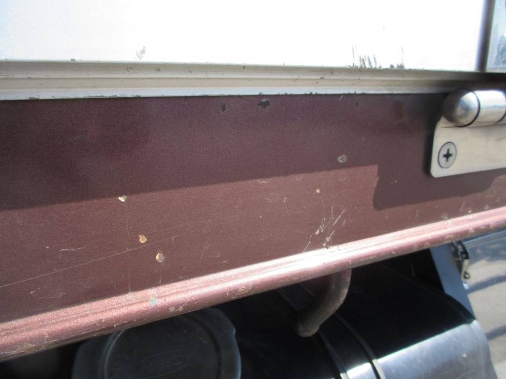 左右のサイドレールにキズ・サビがあります。|三菱 ファイター QKG-FK62FZの写真30