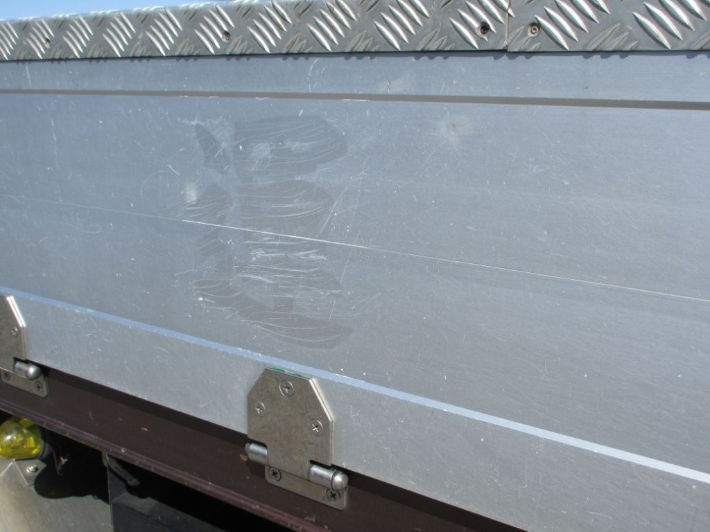 左右のアオリに看板跡があります。|三菱 ファイター QKG-FK62FZの写真32