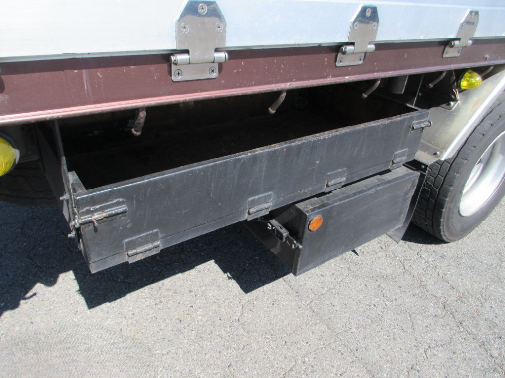 物入にキズ・サビ・ヘコミがあります。|三菱 ファイター QKG-FK62FZの写真38