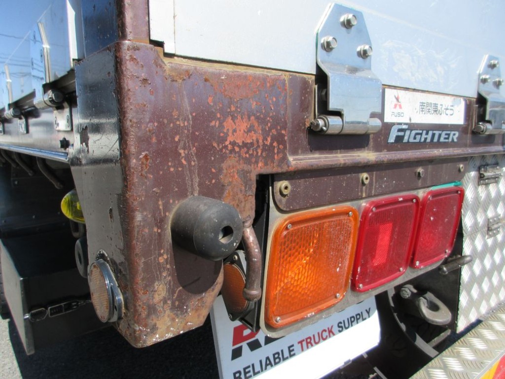 リヤ周りにサビがあります。|三菱 ファイター QKG-FK62FZの写真43