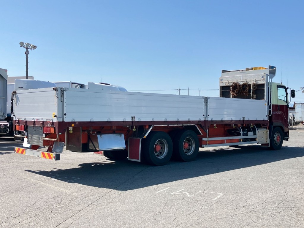 いすゞ ギガ 2PG-CYZ77Cの写真4