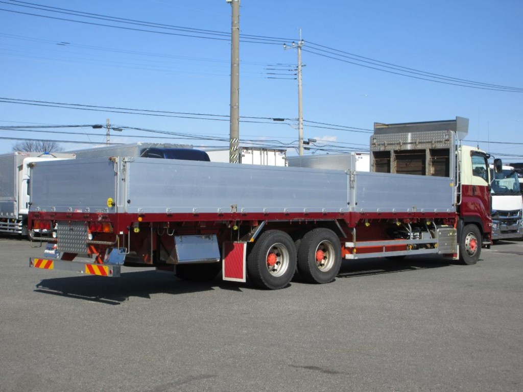 いすゞ ギガ 2PG-CYZ77Cの写真4